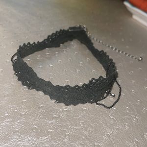 Black chocker necklace